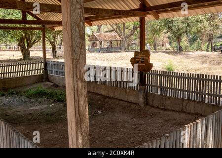 Les fosses communes aux champs de la tuerie, Choung Ek, Phnom Penh, Cambodge Banque D'Images