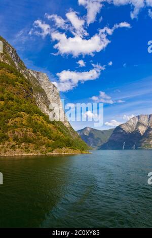 Naeroyfjord Fjord en Norvège - Site de l'UNESCO célèbre Banque D'Images