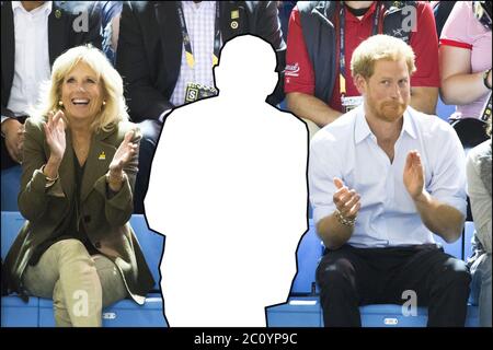 QUIZ PHOTO qui est le personnage de haut profil qui a été retiré de cette image assis à côté du prince Harry pendant les Jeux Invictus de 2017 qui se tiennent à Toronto, Canada RÉPONSE : L'ancien président des États-Unis Barack Obama le prince Harry assiste au ballon de basket de chaise de roue au stade Pan AM dans le cadre des jeux Invictus avec: Jill Biden, Barack Obama, Prince Harry où: Toronto, Canada quand: 29 sept 2017 crédit: Euan Cherry/WENN.com avec: Jill Biden, Barack Obama, Prince Harry où: Toronto, Canada quand: 29 sept 2017 crédit: Euan Cherry/WENN Banque D'Images