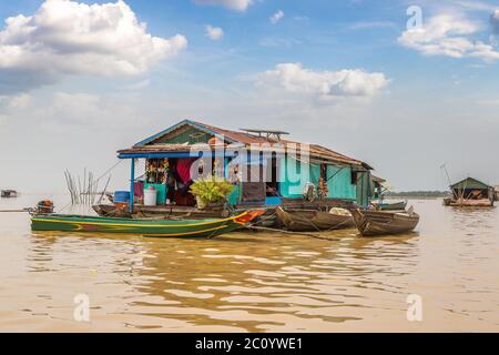 Chong Khneas village flottant près de Siem Reap, Cambodge en été Banque D'Images