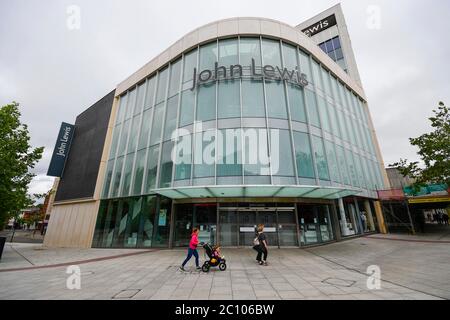 Exeter, Devon, Royaume-Uni. 13 juin 2020. Les magasins vendant des articles non essentiels qui doivent rouvrir lundi à Exeter, dans le Devon, à mesure que les restrictions de confinement sont assouplies pendant la pandémie du coronavirus. Le magasin John Lewis sur High Street. Crédit photo : Graham Hunt/Alay Live News Banque D'Images