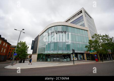 Exeter, Devon, Royaume-Uni. 13 juin 2020. Les magasins vendant des articles non essentiels qui doivent rouvrir lundi à Exeter, dans le Devon, à mesure que les restrictions de confinement sont assouplies pendant la pandémie du coronavirus. Le magasin John Lewis sur High Street. Crédit photo : Graham Hunt/Alay Live News Banque D'Images