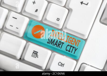 Note d'écriture indiquant Intelligent Smart City. Concept commercial pour l'entreprise Urban Intelligent Building Automation System Banque D'Images