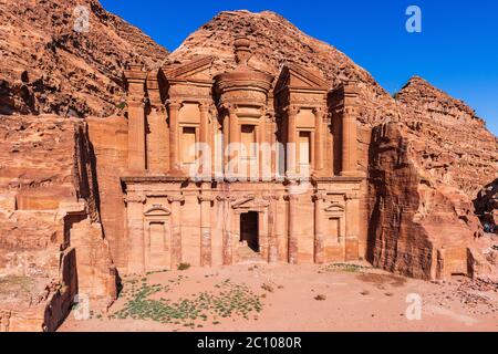 Petra, Jordanie. El Deir (le monastère) à Pétra, la capitale de l'ancien Royaume nabatéen. Banque D'Images