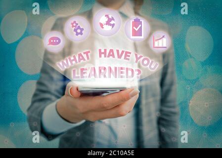 Affiche textuelle indiquant la question que vous avez apprise. Photo d'entreprise présentant pour connaître les choses à acquérir ou à absorber Banque D'Images