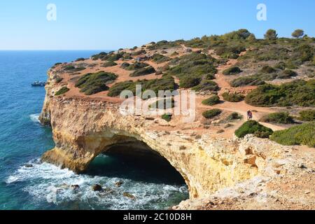 Grottes de mer, sept vallées suspendues route, Algarve, Portugal Banque D'Images