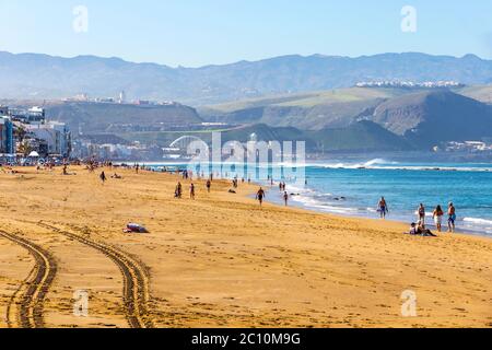 Plage De Las Canteras (Playa De Las Canteras) À Las Palmas De Gran Canaria, Île Des Canaries, Espagne. 3 km de sable doré est le coeur et l'âme de L Banque D'Images