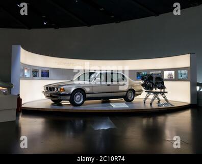 Munich, Allemagne - 10 mars 2016 : Musée de la société BMW Banque D'Images