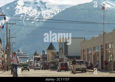 Principal quartier commerçant de la petite ville de Skagway en Alaska Banque D'Images