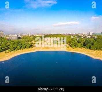 Vue aérienne du palais de Kensington et étang rond de Hyde Park, Londres Banque D'Images