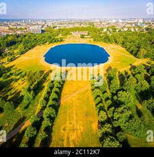 Vue aérienne du palais de Kensington et étang rond de Hyde Park, Londres Banque D'Images