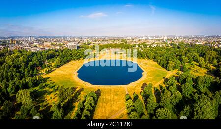 Vue aérienne du palais de Kensington et étang rond de Hyde Park, Londres Banque D'Images