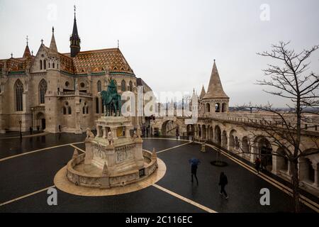 Budapest - Hongrie, 3 février 2019. Le Bastion des pêcheurs l'un des monuments les plus connus de Budapest, situé dans le château de Buda. Banque D'Images