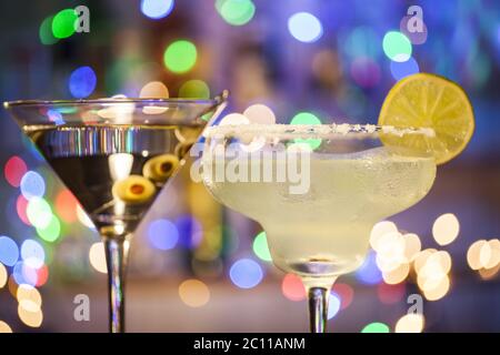 Verres de Margarita et des cocktails à base de martini Banque D'Images