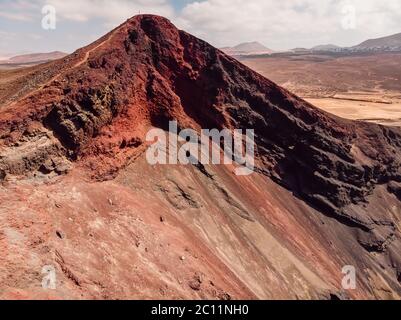Incroyable. Cratère volcanique près de la Santa à Lanzarote, Espagne. Vue aérienne Banque D'Images