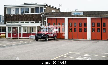 EAST GRINSTEAD, WEST SUSSEX/UK - JUIN 11 : véhicule de secours d'incendie West Sussex stationné à la caserne de pompiers d'East Grinstead le 11 juin 2020 Banque D'Images