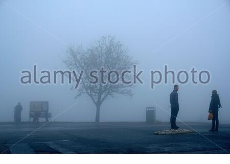 Edimbourg, Ecosse, Royaume-Uni. 13 juin 2020. Brouillard épais affectant le centre-ville d'Édimbourg. Vu ici sur Calton Hill. Crédit : Craig Brown/Alay Live News Banque D'Images