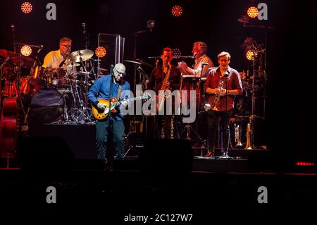 Herning, Danemark. 13 juin 2019. Le chanteur britannique, auteur-compositeur et musicien de blues-rock Mark Knopfler interprète un concert à Jyske Bank Boxen à Herning. (Photo: Gonzales photo - Morten Kjaer). Banque D'Images