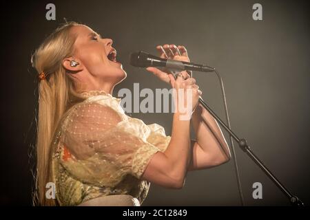 Aarhus, Danemark. 1er septembre 2019. La chanteuse, auteur-compositeur et musicien danois Tina Dickow donne un concert au Musikhuset à Aarhus. (Photo: Gonzales photo - Morten Kjaear). Banque D'Images