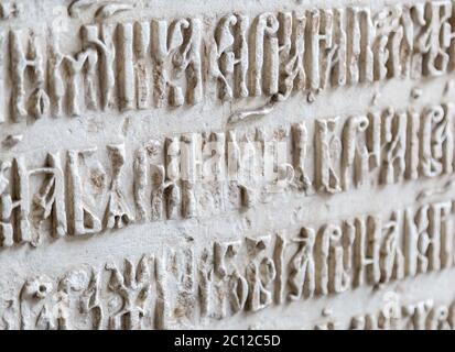 Anciennes lettres de script cyrilliques dans Stone Banque D'Images