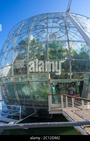 Gênes, Italie - 18 août 2019 : la Biosphère de Renzo Piano connue sous le nom de bulle à Porto Antico di Genova, région de Ligurie Banque D'Images