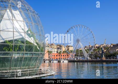 Gênes, Italie - 18 août 2019 : la Biosphère de Renzo Piano connue sous le nom de bulle à Porto Antico di Genova, région de Ligurie Banque D'Images