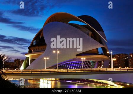 Futuriste El Palau de les Arts Reina Sofia, opéra et centre culturel, Valence, Espagne. Banque D'Images