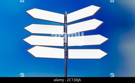 Panneau métallique devant le ciel bleu avec flèches vierges Banque D'Images