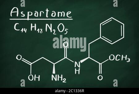 Formule chimique de l'Aspartame sur un tableau noir Banque D'Images