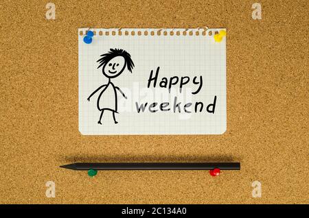 Message de note textuelle du week-end heureux sur le tableau d'affichage Banque D'Images