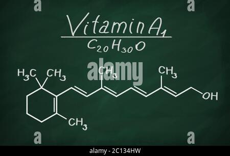 Modèle structural de la vitamine A1 (rétinol) sur le tableau noir. Banque D'Images