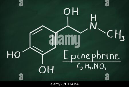 Formule chimique de l'épinéphrine sur un tableau noir Banque D'Images