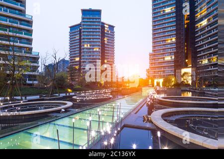 Immeubles de bureaux modernes avec sunbeam à Hangzhou Banque D'Images