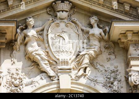 PARIS, FRANCE - 24 AVRIL 2015 : Bourse de commerce (Bourse de commerce, 1782) est un bâtiment à Paris qui sert maintenant à fournir des services Banque D'Images