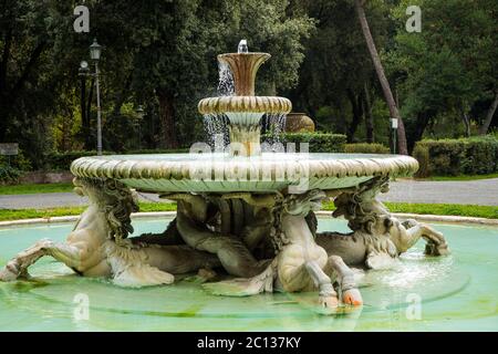 Fontaine du parc de la Villa Borghèse, Rome. Banque D'Images