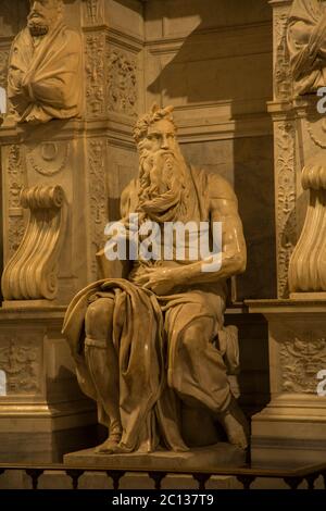 Gros plan d'une magnifique sculpture de Moïse, Pieta de Michel-Ange, Rome. Banque D'Images