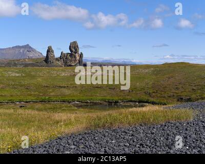 Les piles de la mer de Londrangar sur la péninsule de Snaefellsnes en Islande Banque D'Images