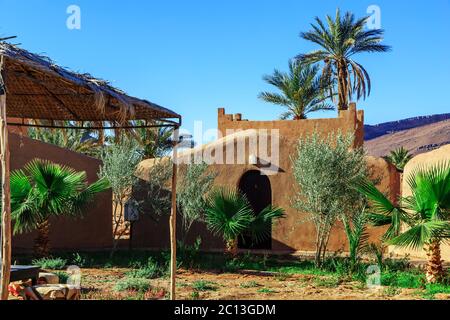 Les maisons d'argile, village berbère dans l'Atlas, Maroc Banque D'Images