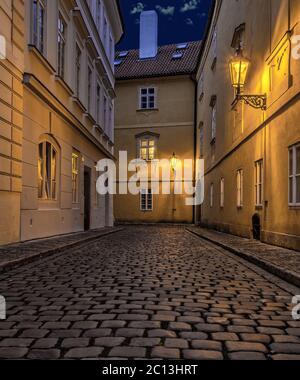 Petite ruelle à Prague Banque D'Images