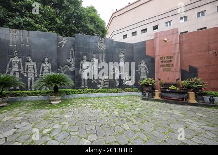 Hanoi Vietnam 20 août 2019 : œuvres d'art dans la cour de la prison opreuse de Hoa Lo à Hanoi, également connu sous le nom de "Hanoi Hilton" parmi les prisonniers de guerre américains Banque D'Images