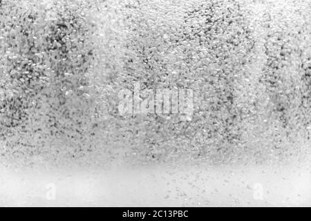 Petites bulles d'eau sur le noir Banque D'Images