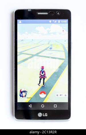 Pokemon Go jeu sur blanc Banque D'Images