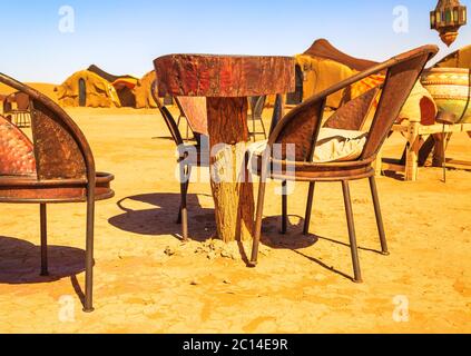 Hostel nomade berbère traditionnel dans le désert Maroc Banque D'Images