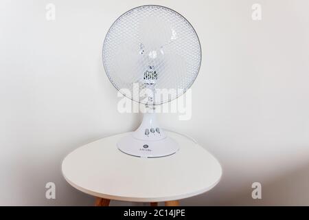 ventilateur isolé sur fond blanc Banque D'Images