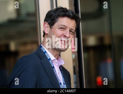 Londres, Royaume-Uni. 14 juin 2020. Hugh Pym, rédacteur en chef de BBC Health pour BBC News, arrive à BBC Credit: Tommy London/Alay Live News Banque D'Images