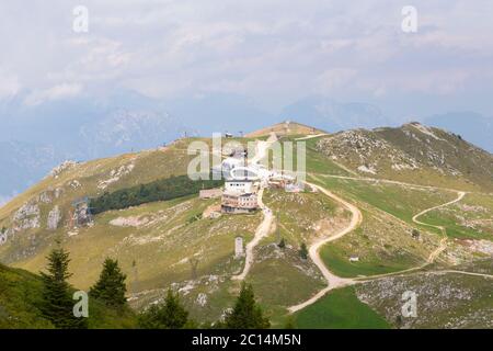 Haut de monte Baldo, au-dessus de Malcesine, lac de Garde, Italie Banque D'Images