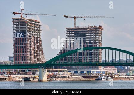 Belgrade / Serbie - 15 avril 2017 : construction du front de mer de Belgrade (Beograd na vodi) complexe de résidence moderne sur la rivière Sava à Belgrade, capitale Banque D'Images