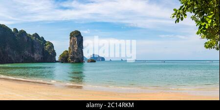 Panorama de la plage d'Ao Pai Plong, Krabi, Thaïlande en été Banque D'Images