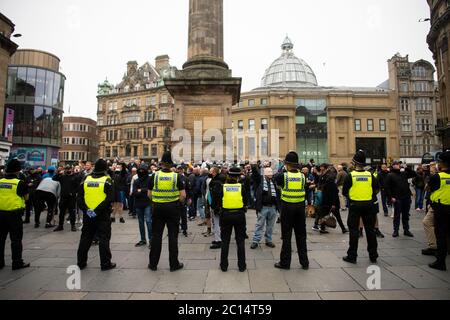 Newcastle upon Tyne / UK - 14 juin 2020 : des manifestations de la vie noire ont lieu dans les rues de Newcastle upon Tyne. Banque D'Images