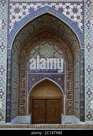 Porte d'une mosquée à Samarkand Banque D'Images